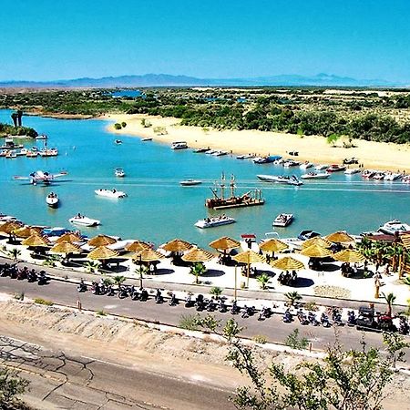 Pirate Cove Resort & Marina ニードルズ エクステリア 写真