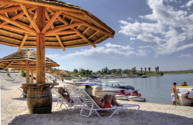 Pirate Cove Resort & Marina ニードルズ エクステリア 写真