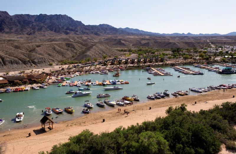 Pirate Cove Resort & Marina ニードルズ エクステリア 写真