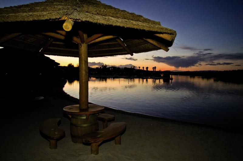 Pirate Cove Resort & Marina ニードルズ エクステリア 写真